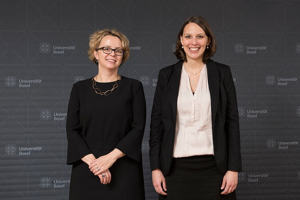 Foto mit Dekanin Daniela Thurnherr und Dr. Cordula Lötscher